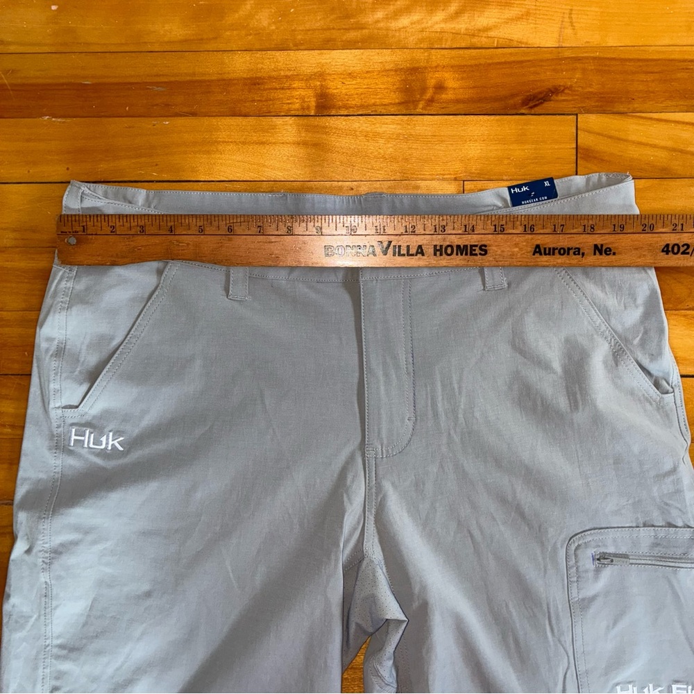 Huk Shorts Mens XL Gray Fishing Chino Performance Cargo 10" Inseam Outdoor - Picture 2 of 9